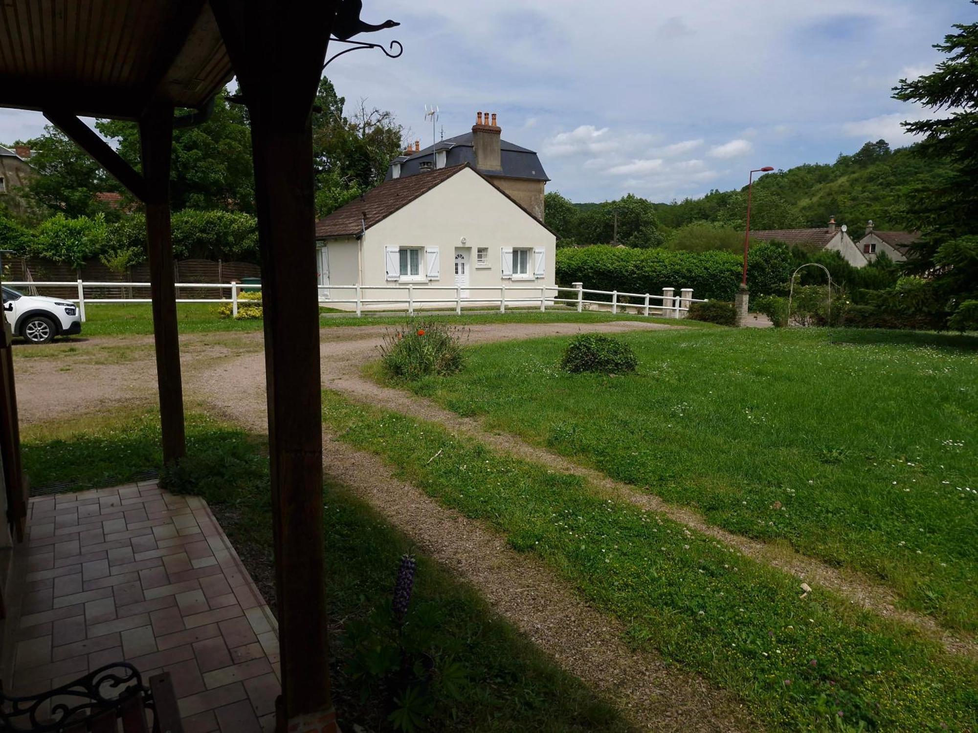 Villa Chez Berthe Brinon-sur-Beuvron Exterior foto